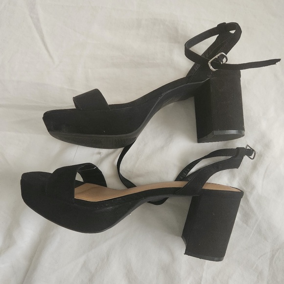 Women's Torrid Faux Black Suede w Ankle Strap Block Heel Platform Shoes 10.5 ww - Picture 12 of 15